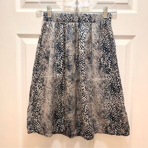 Octavia Blue Gray Animal Print Pull On Elastic Waist Skirt Knee Length XS Flowy